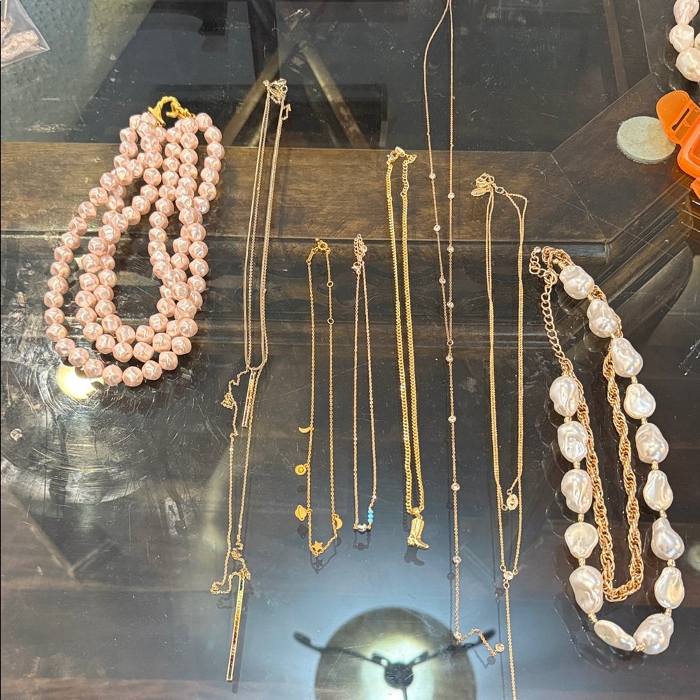 Elegant Gold and Pearl Necklace Set